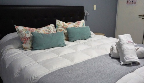 Habitación superior con 1 cama doble o 2 individules, vistas al parque