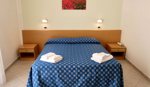 Habitación triple, varias camas