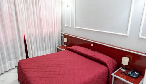 Habitación básica con 1 cama doble o 2 individuales