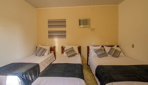 Habitación cuádruple estándar, varias camas