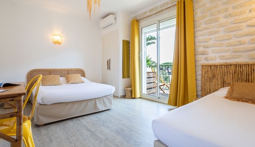 Habitación doble, cocina básica, vistas parciales al mar (nature)