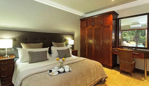 Deluxe Honeymoon Suite 