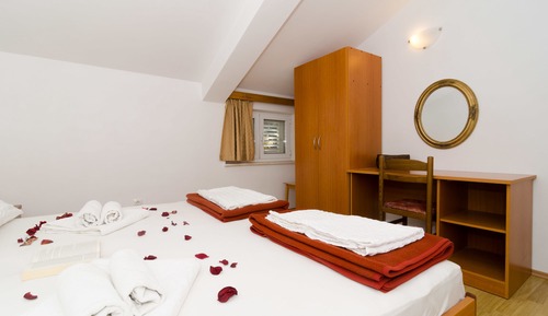 Apartamento, 1 habitación, balcón, vistas parciales al mar