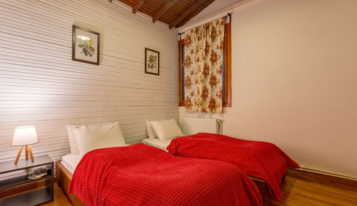 Villa familiar, 3 habitaciones, patio, vistas al jardín