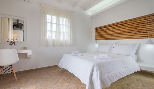 Estudio superior, 1 cama doble, cocina básica, mirando al mar