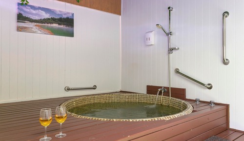 Suite estudio exclusiva, 1 cama de matrimonio, bañera de hidromasaje, planta baja