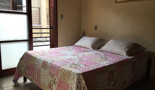 Habitación estándar con 1 cama doble o 2 individuales