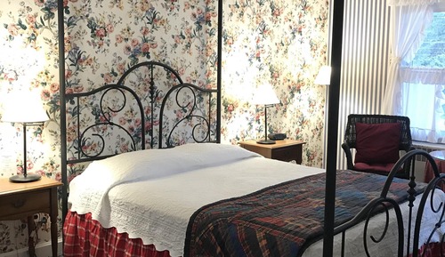 Habitación estándar doble, baño privado, vistas a la piscina (Pondside Cottage Queen)