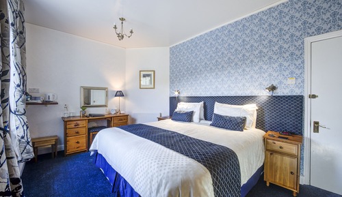 Habitación triple superior, baño privado (no dogs)