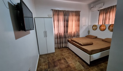 Apartamento de lujo, 4 habitaciones, cocina, planta baja