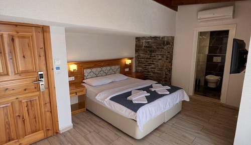 Habitación panorámica, vistas parciales al mar