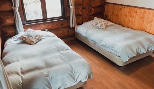Habitación Deluxe con 2 camas individuales, baño privado (112-115, Log Hotel, 1F)