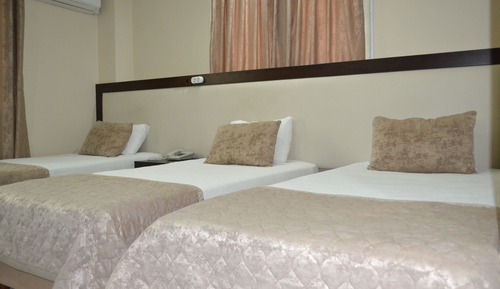 Habitación triple estándar, vistas a la ciudad