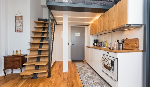 Estudio de diseño, 1 cama doble con sofá cama, cocina básica, vistas parciales al mar