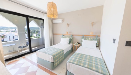 Habitación Deluxe, 1 cama doble o 2 individuales, balcón, vistas al mar