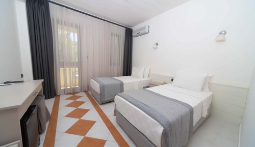 Habitación económica con 2 camas individuales, balcón