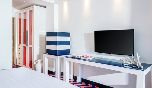 Camera Infinity con vista mare terrazza-patio e jacuzzi privata esterna