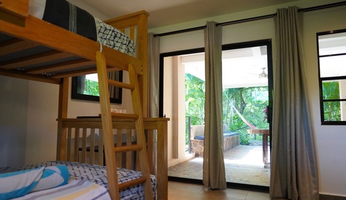 Habitación cuádruple familiar, varias camas, en la zona del jardín