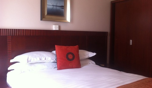 Habitación con 2 camas individuales, vistas al jardín