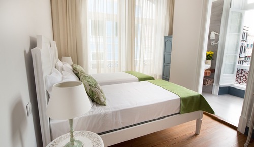 Habitación superior con 1 cama doble o 2 individuales