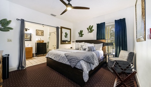 Habitación Deluxe, 1 cama de matrimonio grande, bañera de hidromasaje ( (10, 11, 14, 15))