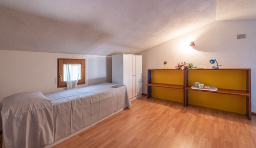 Apartamento, 2 habitaciones, entresuelo (Via Grosseto)