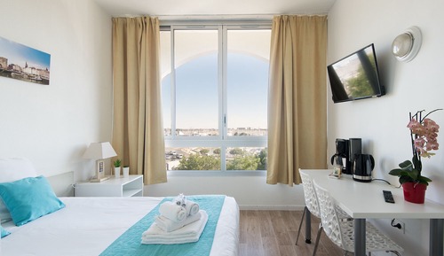 Estudio estándar, vistas al puerto