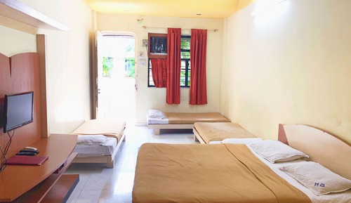 Family Deluxe AC4 Bedded