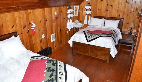 Habitación estándar, 2 camas dobles (Lodge Room 208)