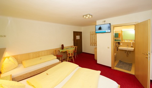 Habitación triple, baño privado