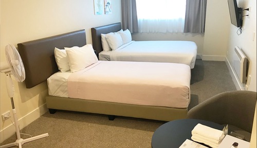 Habitación Deluxe con 2 camas individuales, varias camas, cocina básica