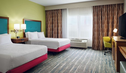 Habitación, 2 camas de matrimonio, accesible para personas con discapacidad, bañera