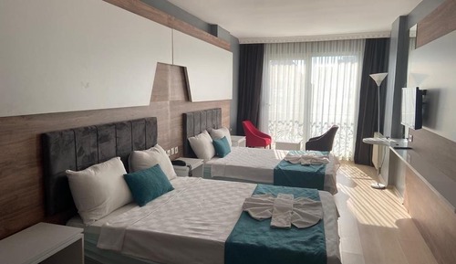 Habitación con 1 cama doble o 2 individuales, vistas a la ciudad