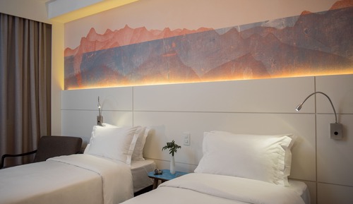 Luxo Superior Quádruplo - 1 Cama Queen e 2 Camas Solteiro