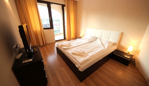 Apartamento clásico, vistas a la piscina