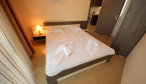 Apartamento familiar, vistas a la piscina (5 adults)