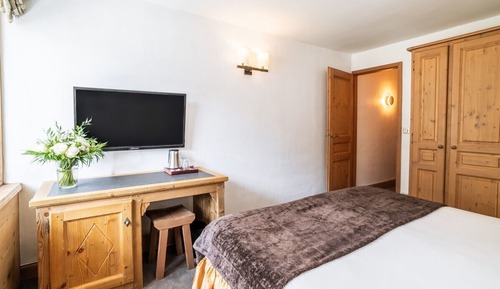 Habitación con 1 cama doble o 2 individuales, balcón, vistas al lago