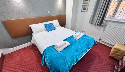 Habitación económica doble, 1 cama doble, no fumadores, baño compartido