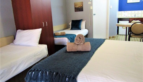 Estudio familiar, varias camas