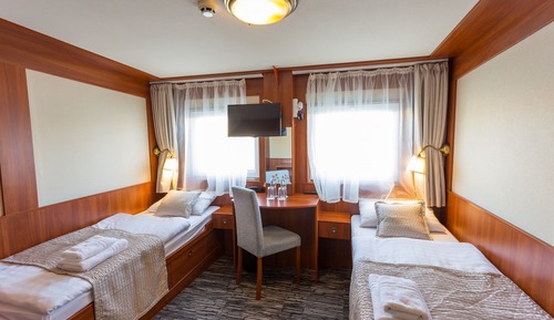 Standard Cabin, 2 Twin Beds, River View