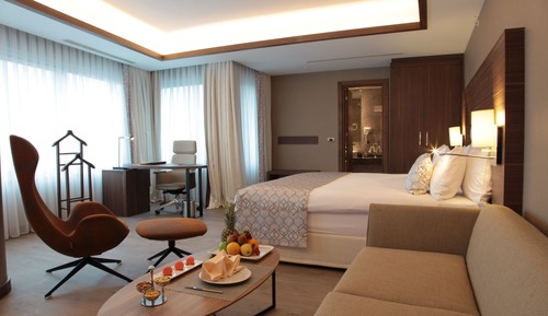 Suite, Corner with Free Airport Transfer