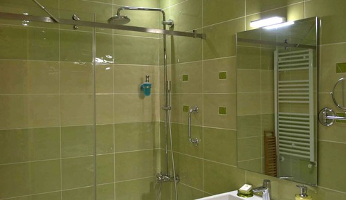 Habitación Deluxe doble, 1 cama de matrimonio grande, balcón, vistas a la ciudad (Bathtub)