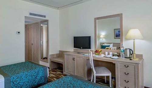 Aile Odasi-Dag Manzara