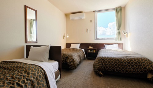 Habitación triple, solo para hombres, fumadores (Compact)