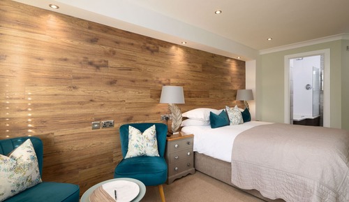 Habitación superior con 1 cama doble o 2 individuales, baño privado (Kingsize Bed Room 8)