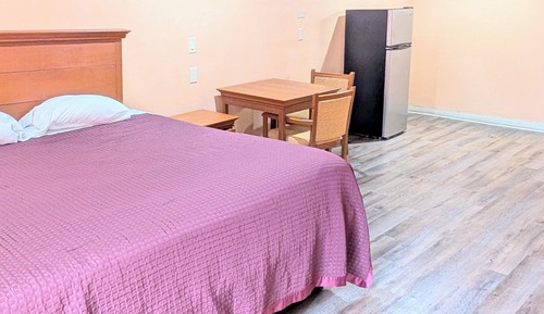 Deluxe Room, 1 King Bed, Kitchenette