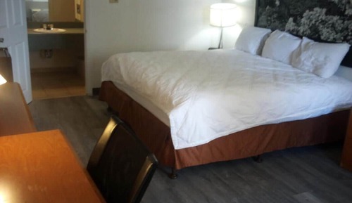 Standard Room, 1 King Bed, Non Smoking, Air conditioning