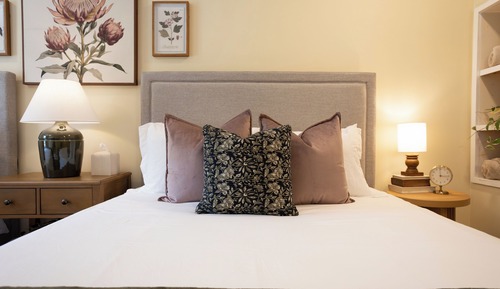 Bungalow, Garden View