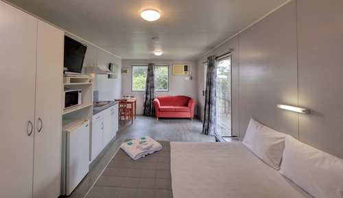 Studio Cabin Self Contained with Side Patio NO PETS