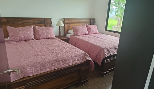 Habitación superior con 1 cama doble o 2 individuales, vistas a la montaña